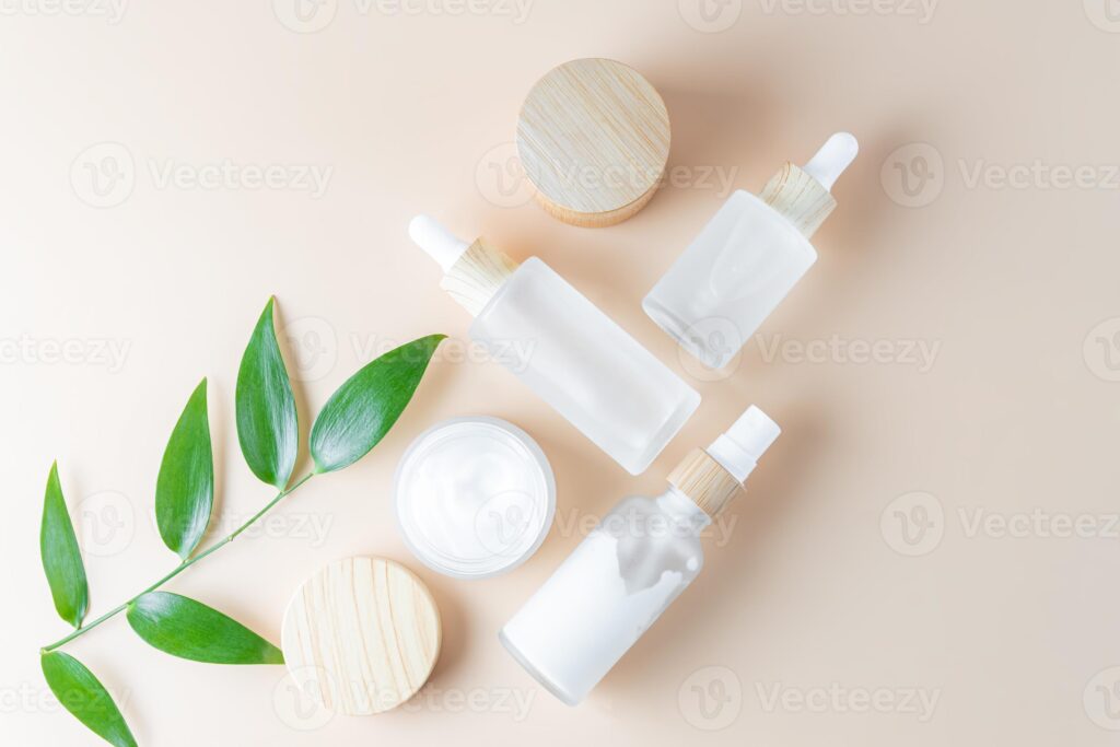 Top 5 Skincare Tips Before Applying Makeup Flat lay of cleanser, toner, moisturizer and primer – pre‑makeup skincare essentials.